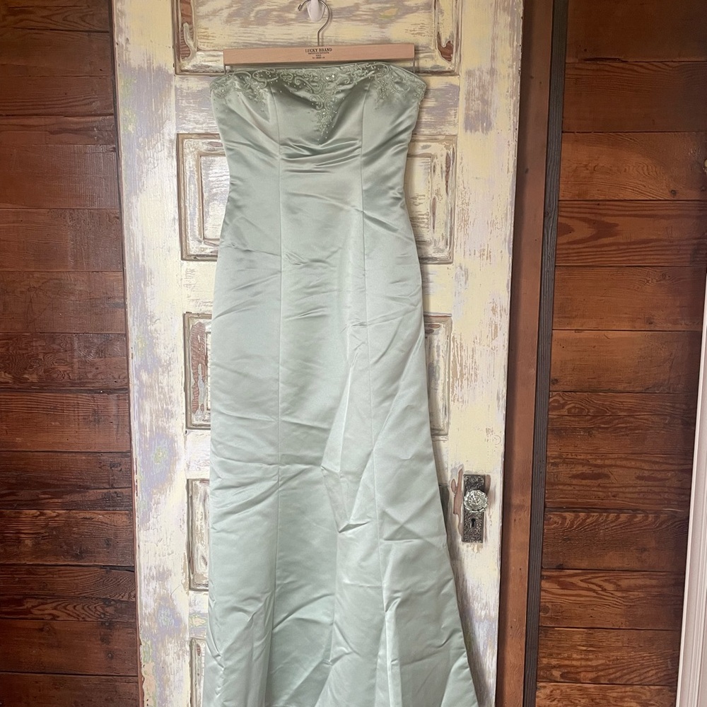 Elegant Strapless Green Dress